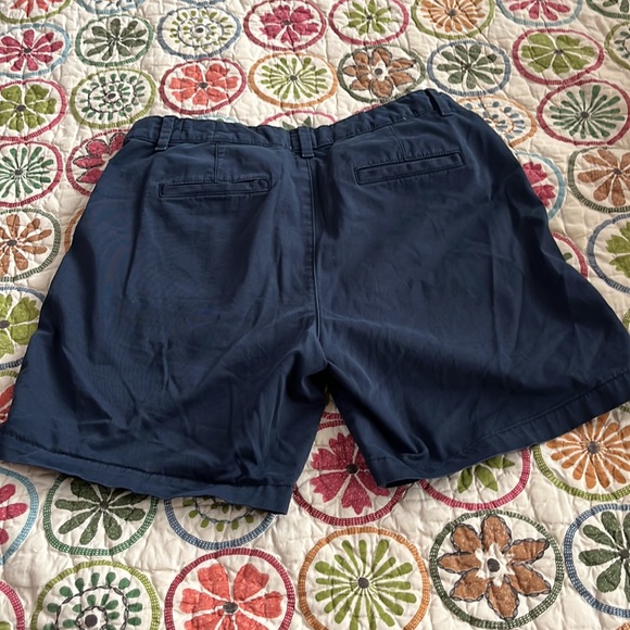🩳GAP Girlfriend chino shorts size 2. - Picture 3 of 3